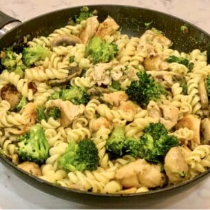 Healthy Chicken & Broccoli Pasta