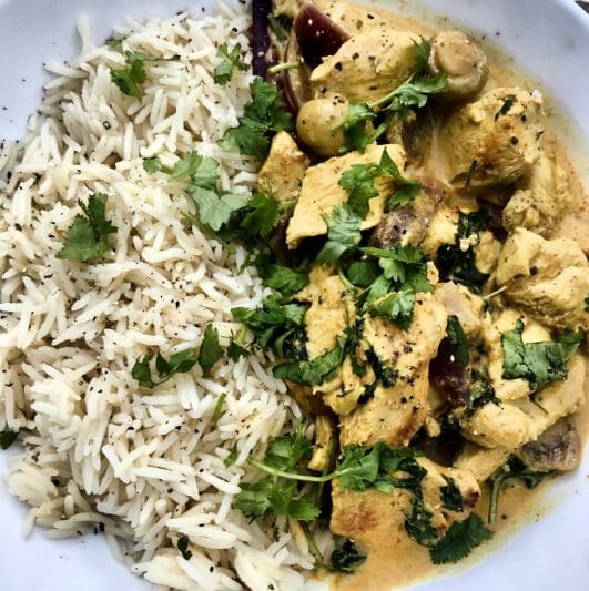 A bowl of chicken curry and rice