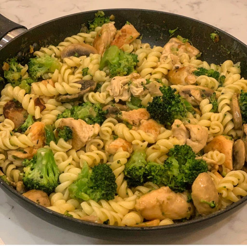 Healthy Chicken & Broccoli Pasta creamy