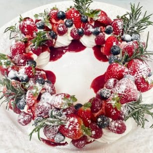 Christmas Pavlova Wreath TOTAL cheat!