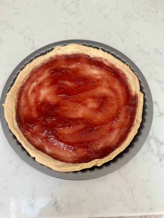 Baked pastry case with jam 