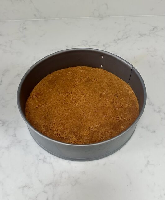 Cheesecake base with ginger nuts