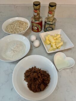 Ingredients for Yorkshire Parkin laid out 