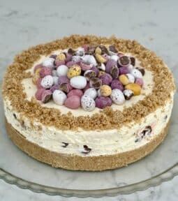 Mini Egg Cheesecake served